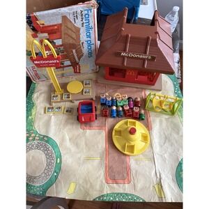 Vintage 1974 Playskool Familiar Places McDonalds Playset #430 W/figs Car Access